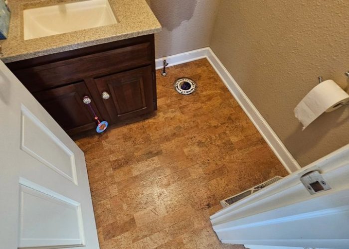 milwaukee-flooring-LVP-bathroom-before