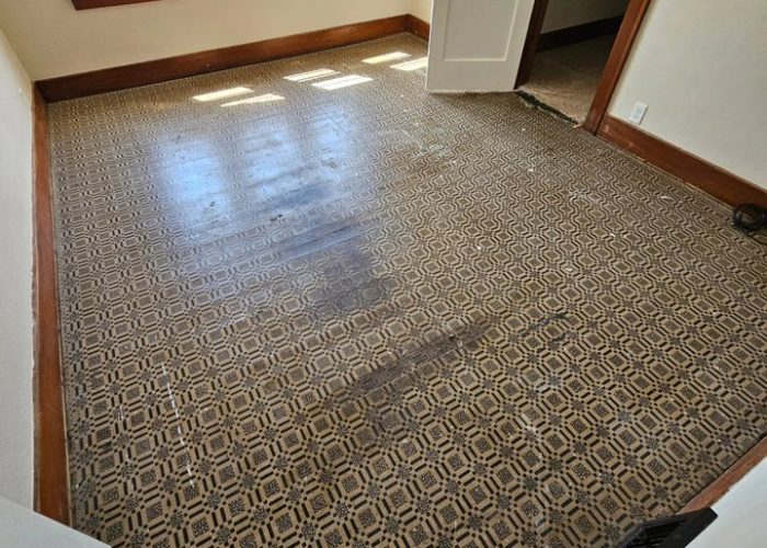 milwaukee-flooring-laminate-floor-removal