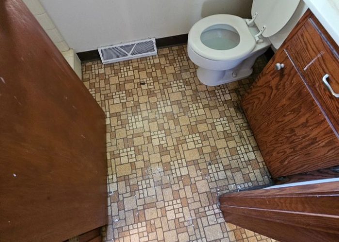 milwaukee-flooring-laminate-flooring-small-bathroom-old-floor